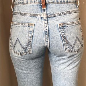 Vintage Wrangler Distressed High Waisted Lightwash